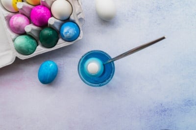 Боядисване на яйца с естествени оцветители